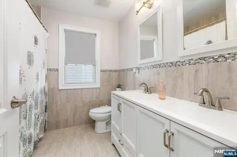 180 Terrace Avenue Lodi NJ 07644