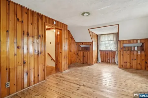 217 Mountain Way Lyndhurst NJ 07071