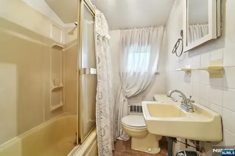 217 Mountain Way Lyndhurst NJ 07071