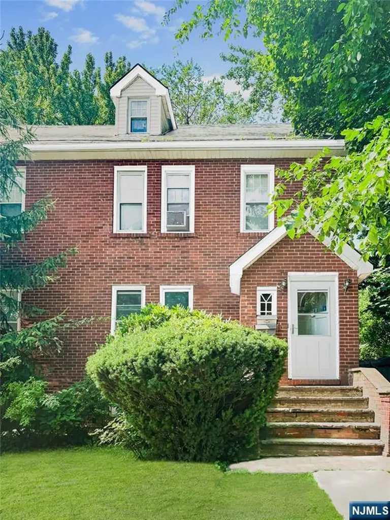 110 Fairview Avenue Teaneck NJ 07666