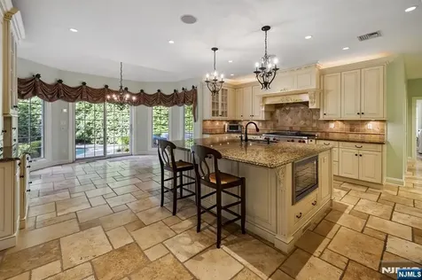 8 Church Court Closter NJ 07624