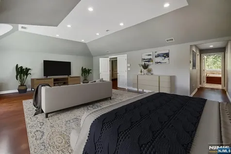 8 Church Court Closter NJ 07624