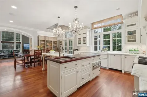 11 Woodfield Lane Saddle River NJ 07458