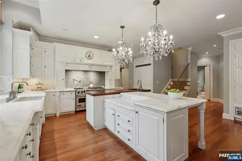 11 Woodfield Lane Saddle River NJ 07458