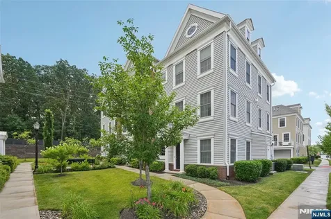 42 Roosevelt Drive Wood Ridge NJ 07075