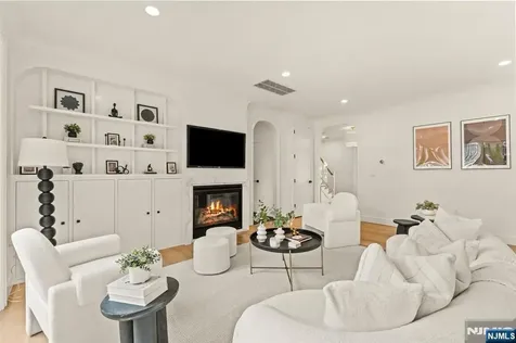 463 Senate Road New Milford NJ 07646