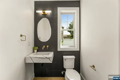 463 Senate Road New Milford NJ 07646
