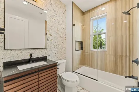 463 Senate Road New Milford NJ 07646