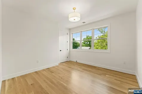 463 Senate Road New Milford NJ 07646