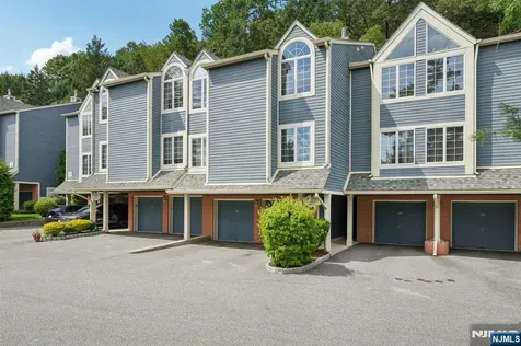127 Surrey Court Ramsey NJ 07446