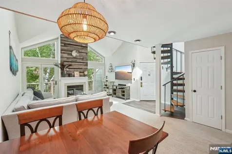 127 Surrey Court Ramsey NJ 07446