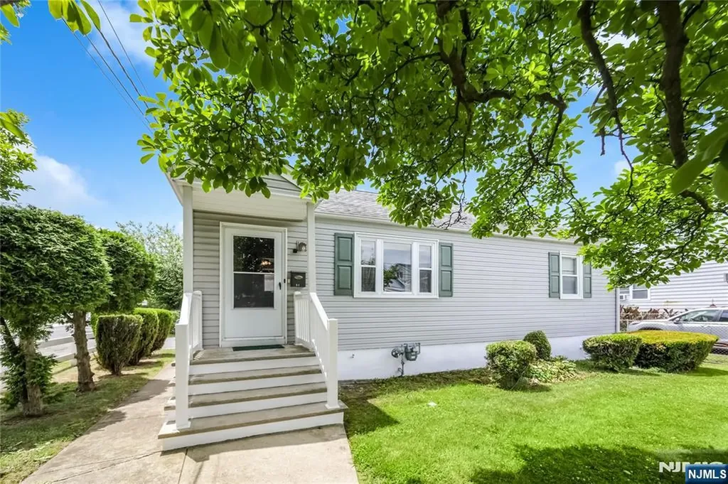84 Chestnut Street Lodi NJ 07644