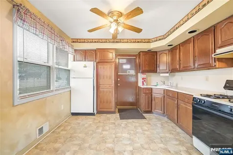 84 Chestnut Street Lodi NJ 07644
