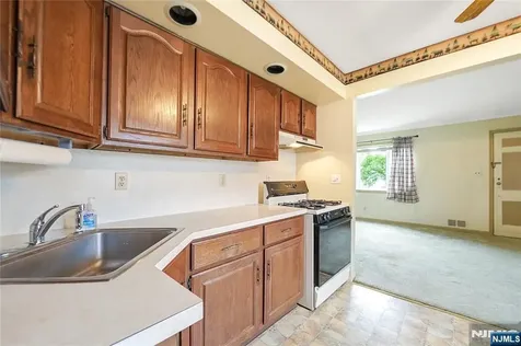 84 Chestnut Street Lodi NJ 07644
