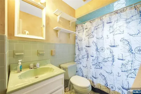 84 Chestnut Street Lodi NJ 07644