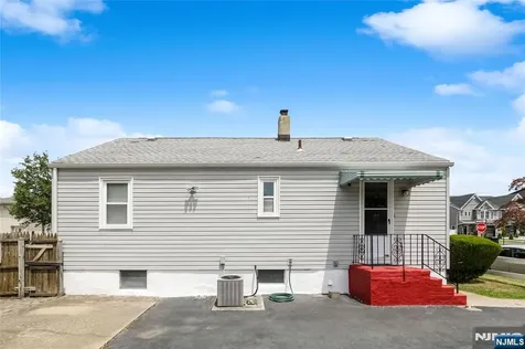 84 Chestnut Street Lodi NJ 07644