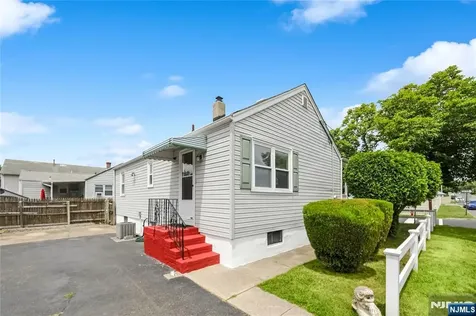 84 Chestnut Street Lodi NJ 07644