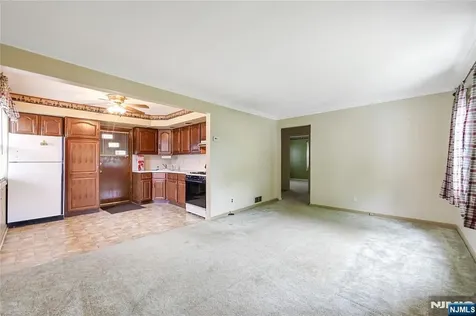 84 Chestnut Street Lodi NJ 07644
