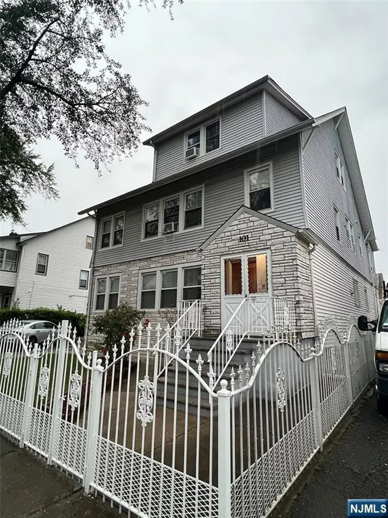 101 Ellington Street East Orange NJ 07017