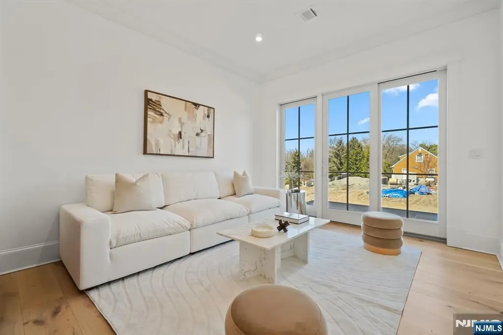 978 Closter Dock Road Alpine NJ 07620