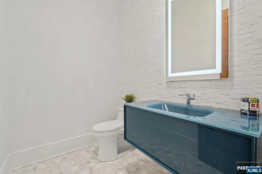 978 Closter Dock Road Alpine NJ 07620