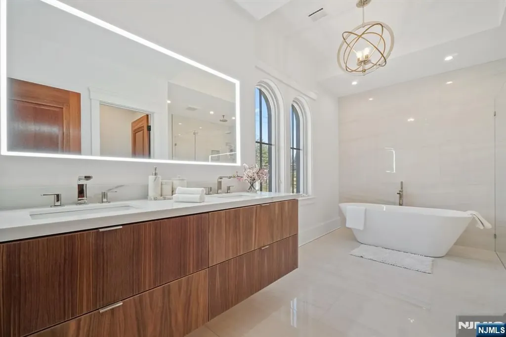 978 Closter Dock Road Alpine NJ 07620