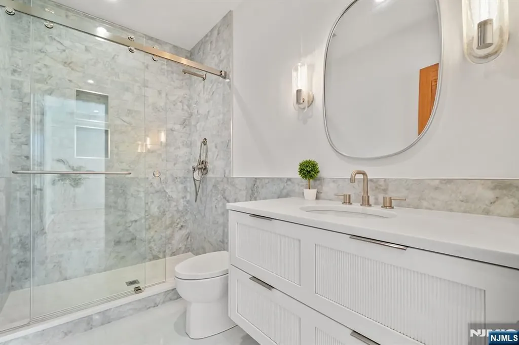 978 Closter Dock Road Alpine NJ 07620