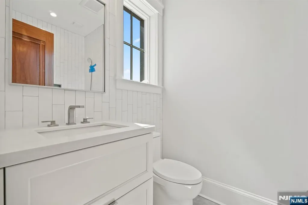 978 Closter Dock Road Alpine NJ 07620