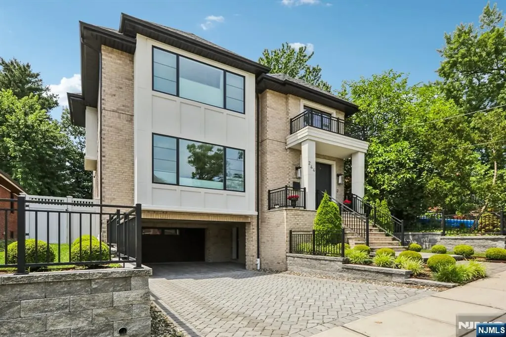 244 Virginia Avenue Fort Lee NJ 07024