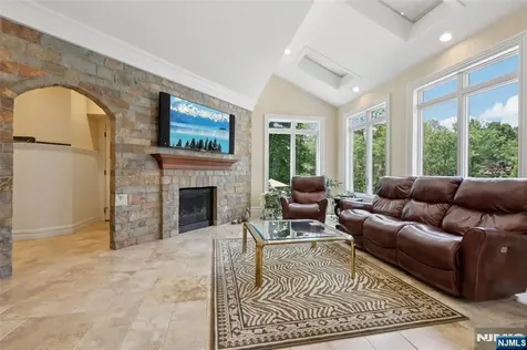 14 Upper Cross Road Saddle River NJ 07458