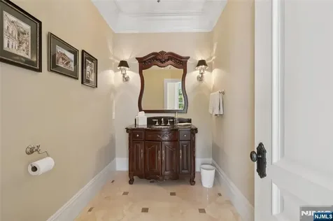 14 Upper Cross Road Saddle River NJ 07458
