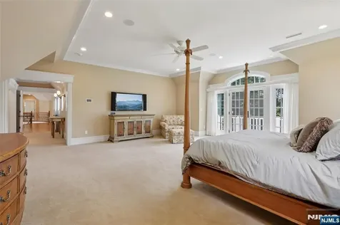 14 Upper Cross Road Saddle River NJ 07458