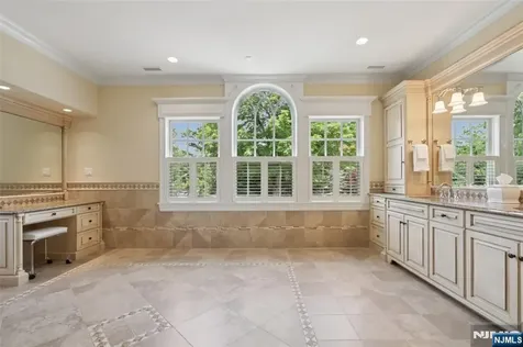 14 Upper Cross Road Saddle River NJ 07458
