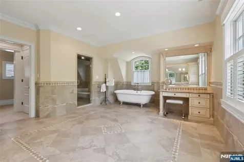 14 Upper Cross Road Saddle River NJ 07458