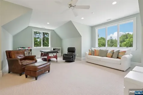 14 Upper Cross Road Saddle River NJ 07458