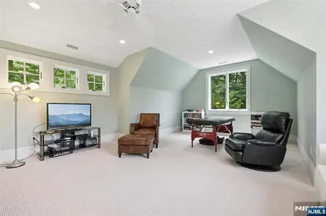 14 Upper Cross Road Saddle River NJ 07458