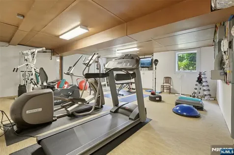 14 Upper Cross Road Saddle River NJ 07458