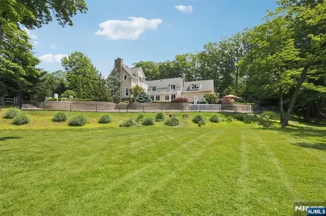 14 Upper Cross Road Saddle River NJ 07458