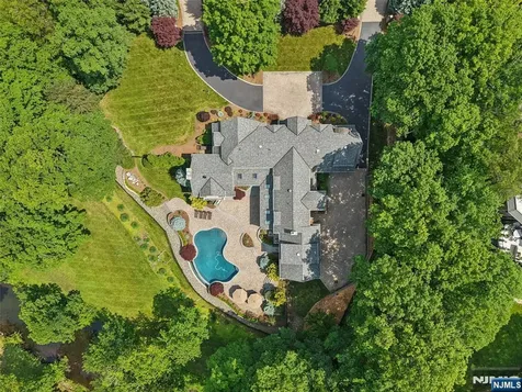 14 Upper Cross Road Saddle River NJ 07458