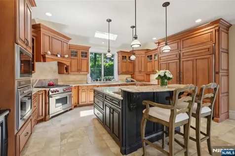 14 Upper Cross Road Saddle River NJ 07458