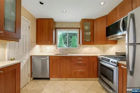 31 Hardenburgh Avenue Demarest NJ 07627