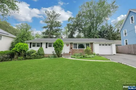 31 Hardenburgh Avenue Demarest NJ 07627