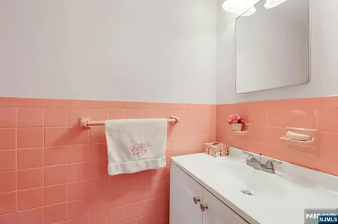 31 Hardenburgh Avenue Demarest NJ 07627