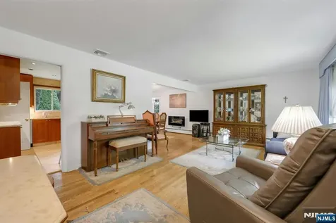 31 Hardenburgh Avenue Demarest NJ 07627