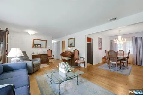 31 Hardenburgh Avenue Demarest NJ 07627