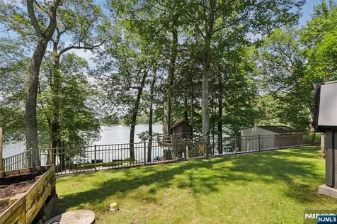 105 Upper Lakeview Avenue Ringwood NJ 07456