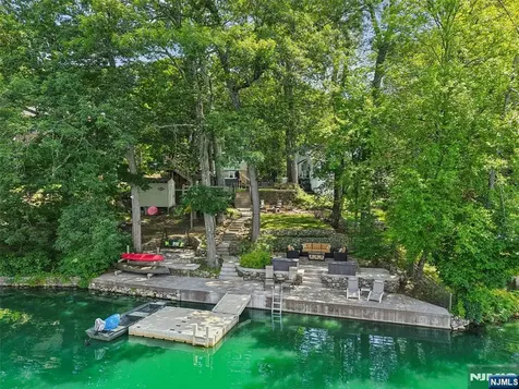 105 Upper Lakeview Avenue Ringwood NJ 07456