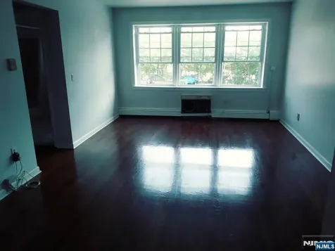 565 Grove Clifton NJ 07013