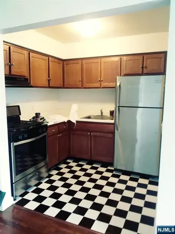 565 Grove Clifton NJ 07013