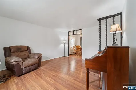 12 Macarthur Hasbrouck Heights NJ 07604